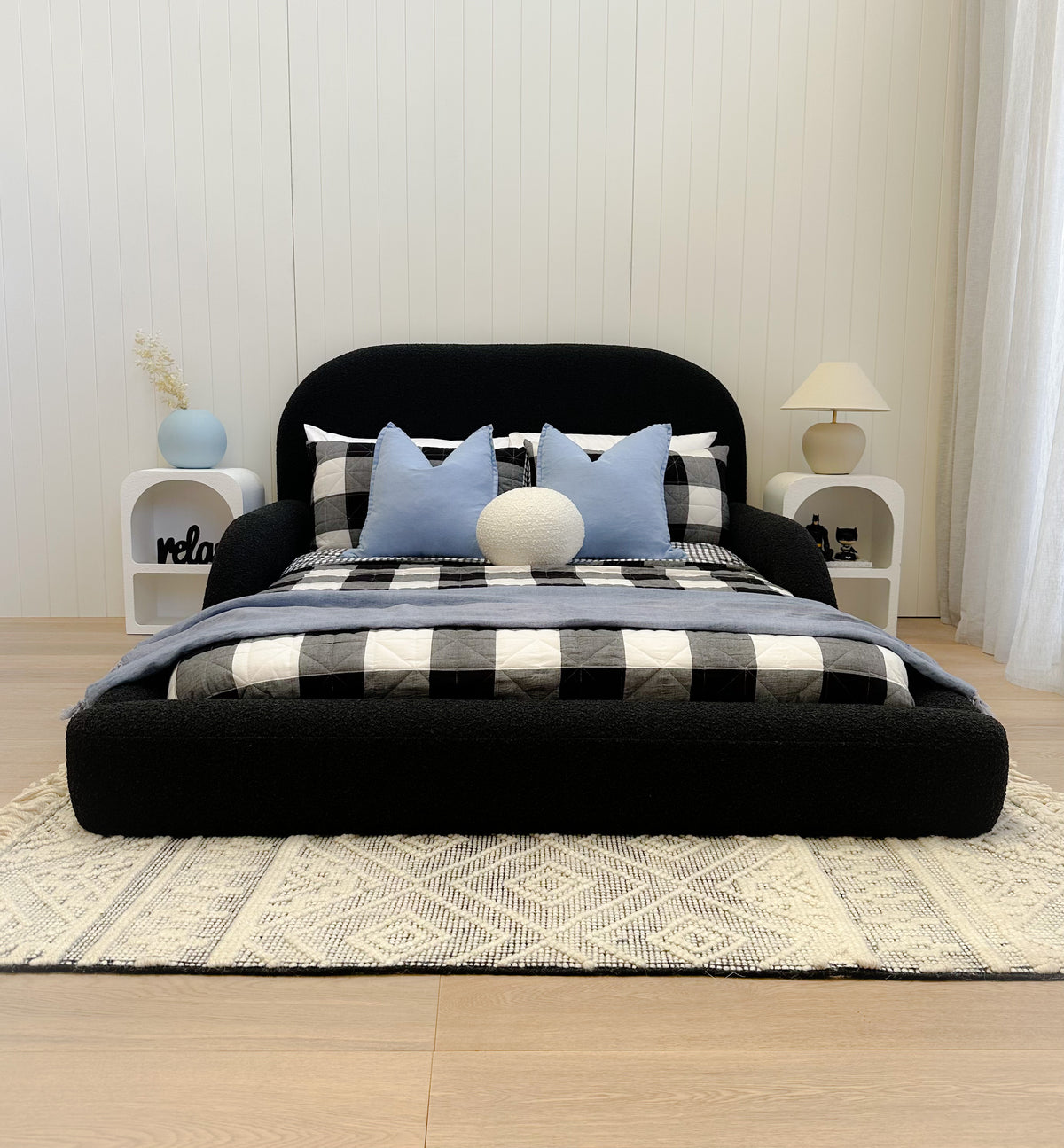 Black boucle kids bed