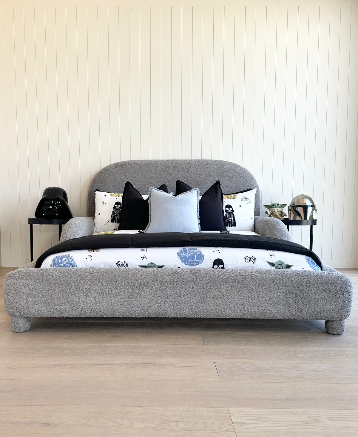Star Wars themed Kids Bed with screw on legs 